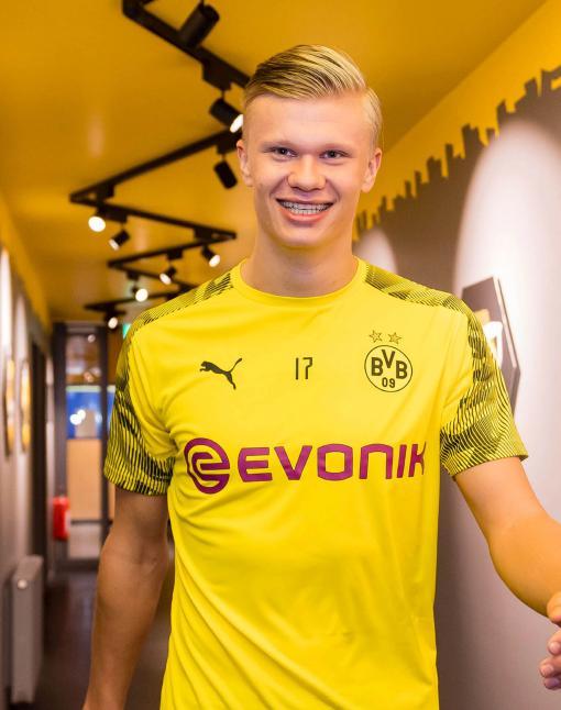 一年身价狂飙十倍！“两米梅西”从750万到7000万的奇幻旅程（一年暴涨十倍，“两米梅西”从750万飙至7000万的传奇逆袭）