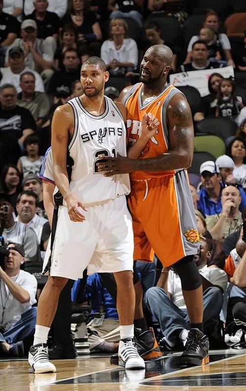 国米2-1凯拉特全队评分：邓弗里斯、弗拉泰西5分最低（国米2-1凯拉特，全队评分出炉：邓弗里斯与弗拉泰西以5分垫底）