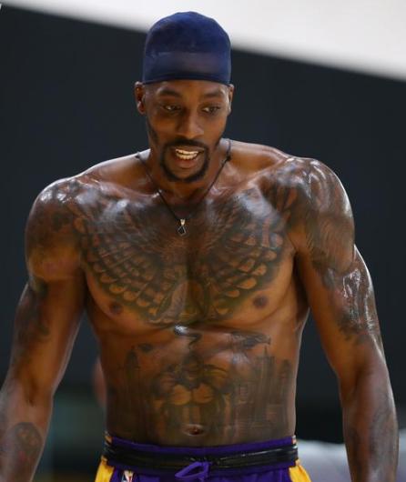 拉菲尼亚的王者归来：巴萨的定海神针与欧冠梦想（拉菲尼亚强势回归：巴萨中流砥柱点燃欧冠希望）