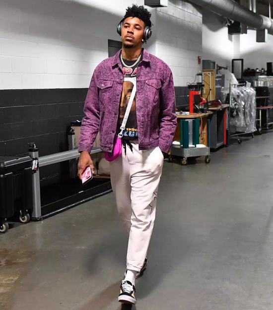 记者：佛罗伦萨球员不满基恩500万高薪，后者态度也存在问题（记者称佛罗伦萨队内对基恩500万年薪不满，其职业态度亦遭质疑）